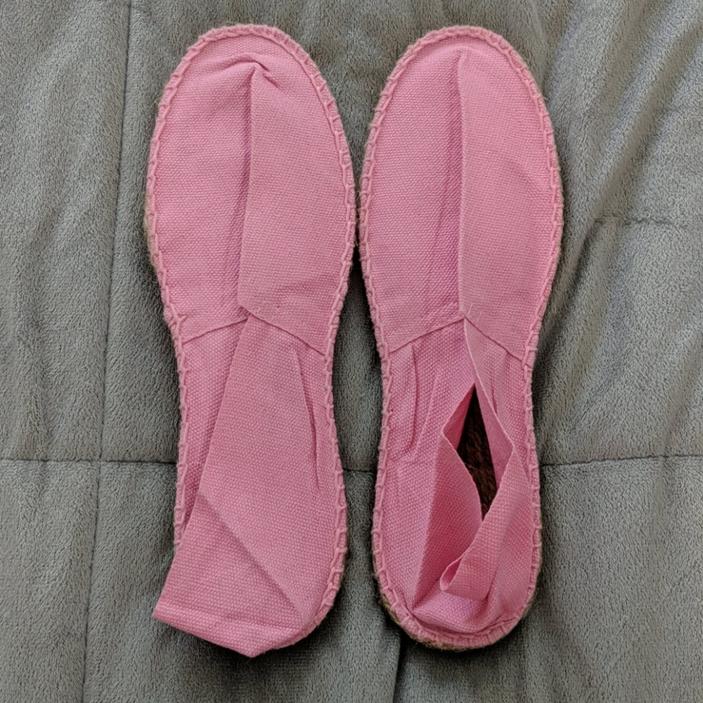 NWOT Marque le Petit Basque

Espadrilles - Pink